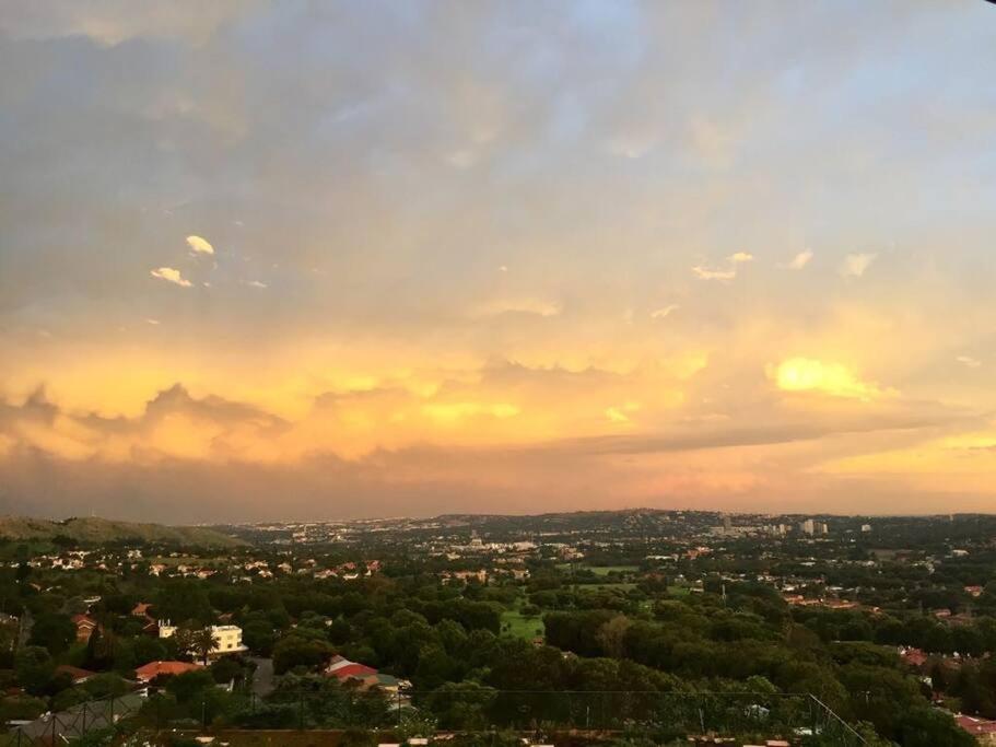 Views For Africa Villa Johannesburg Buitenkant foto