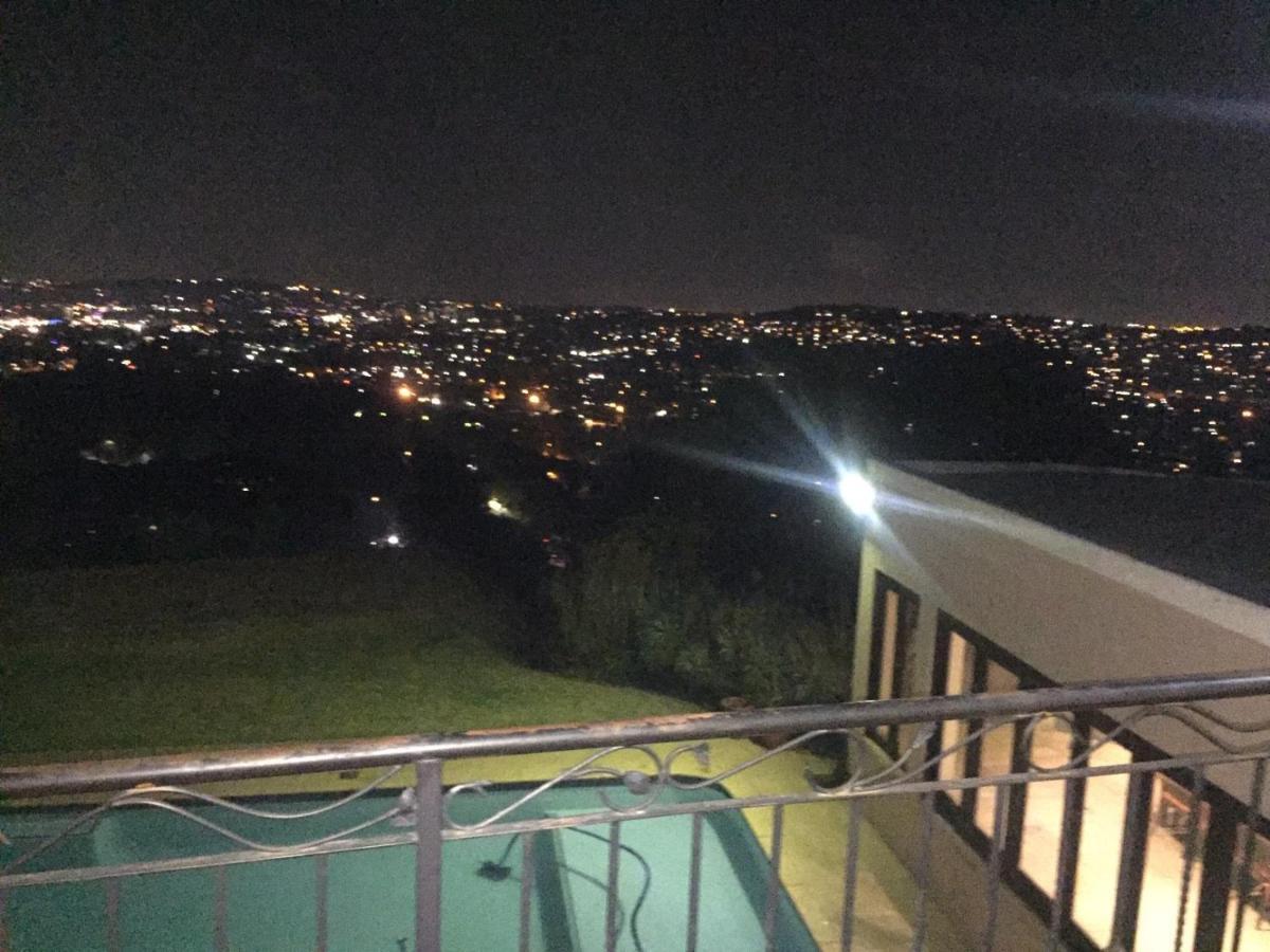 Views For Africa Villa Johannesburg Buitenkant foto