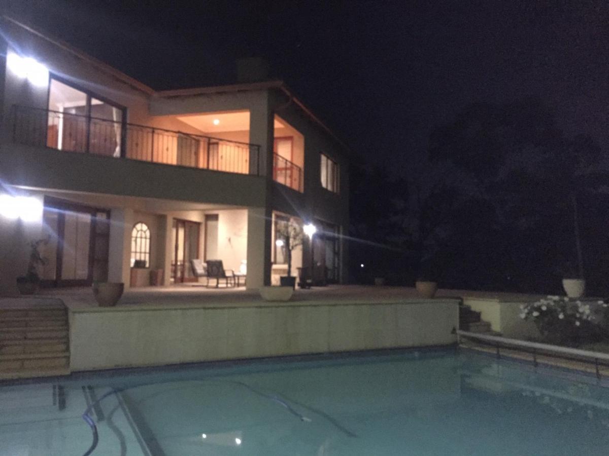 Views For Africa Villa Johannesburg Buitenkant foto