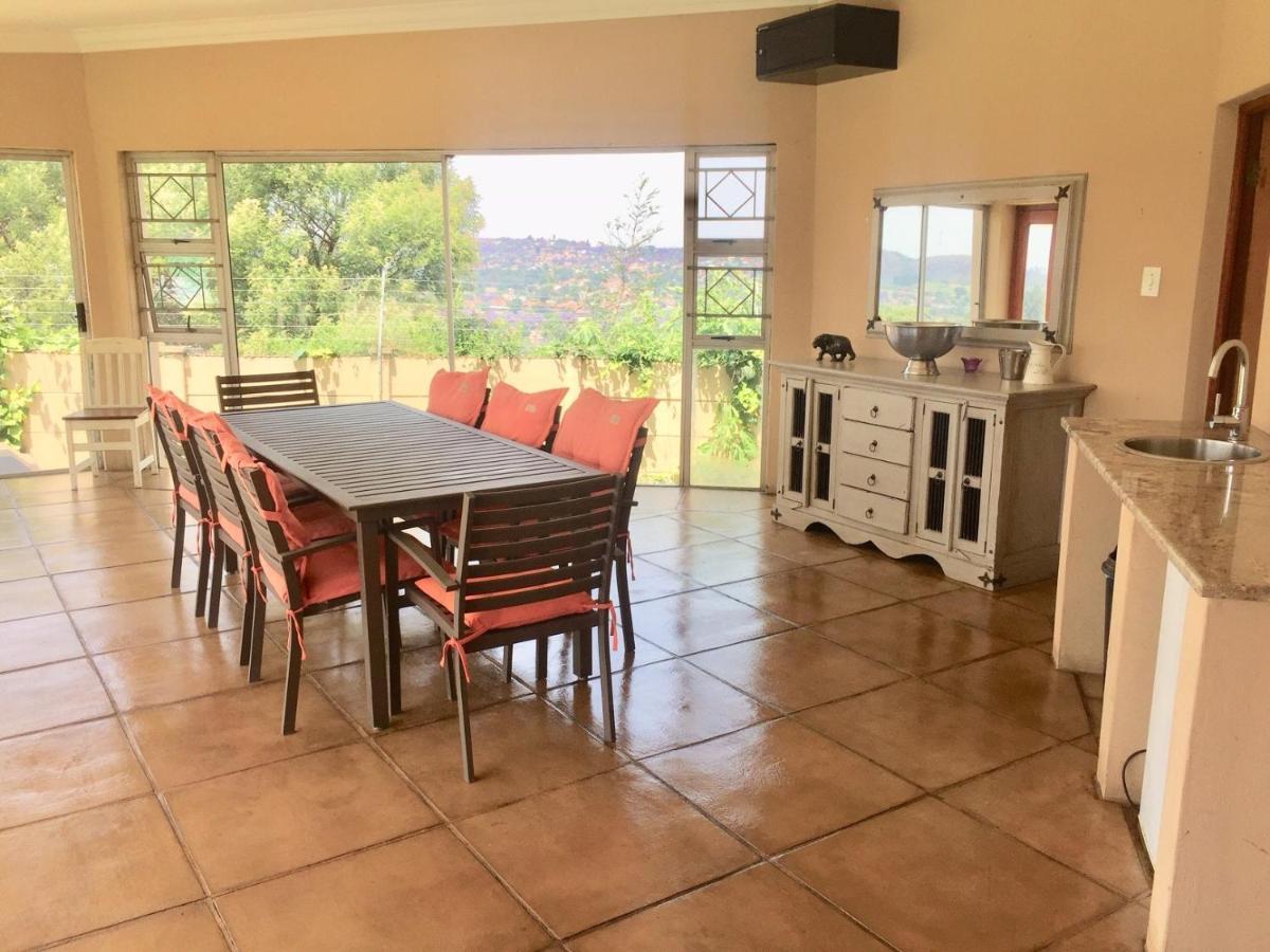 Views For Africa Villa Johannesburg Buitenkant foto